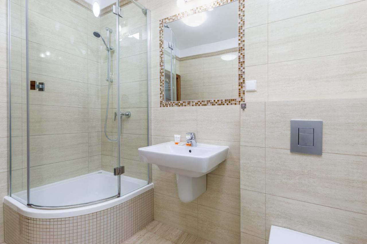 Platan City Centre Apartment By Noclegi Renters Свиноуйсьце Экстерьер фото